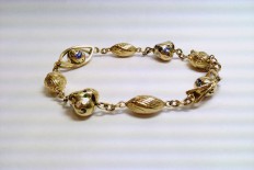 Bracelet in yellow gold and enamels