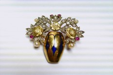 Golden brooch vase with flowers with enamel, pearls, diamonds and rubies