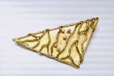 Gold brooch with Diamonds